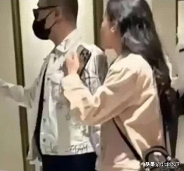 神牛资讯 真男人！汪峰凌晨首晒森林北合照，我们好着呢，亲自辟谣宁静绯闻